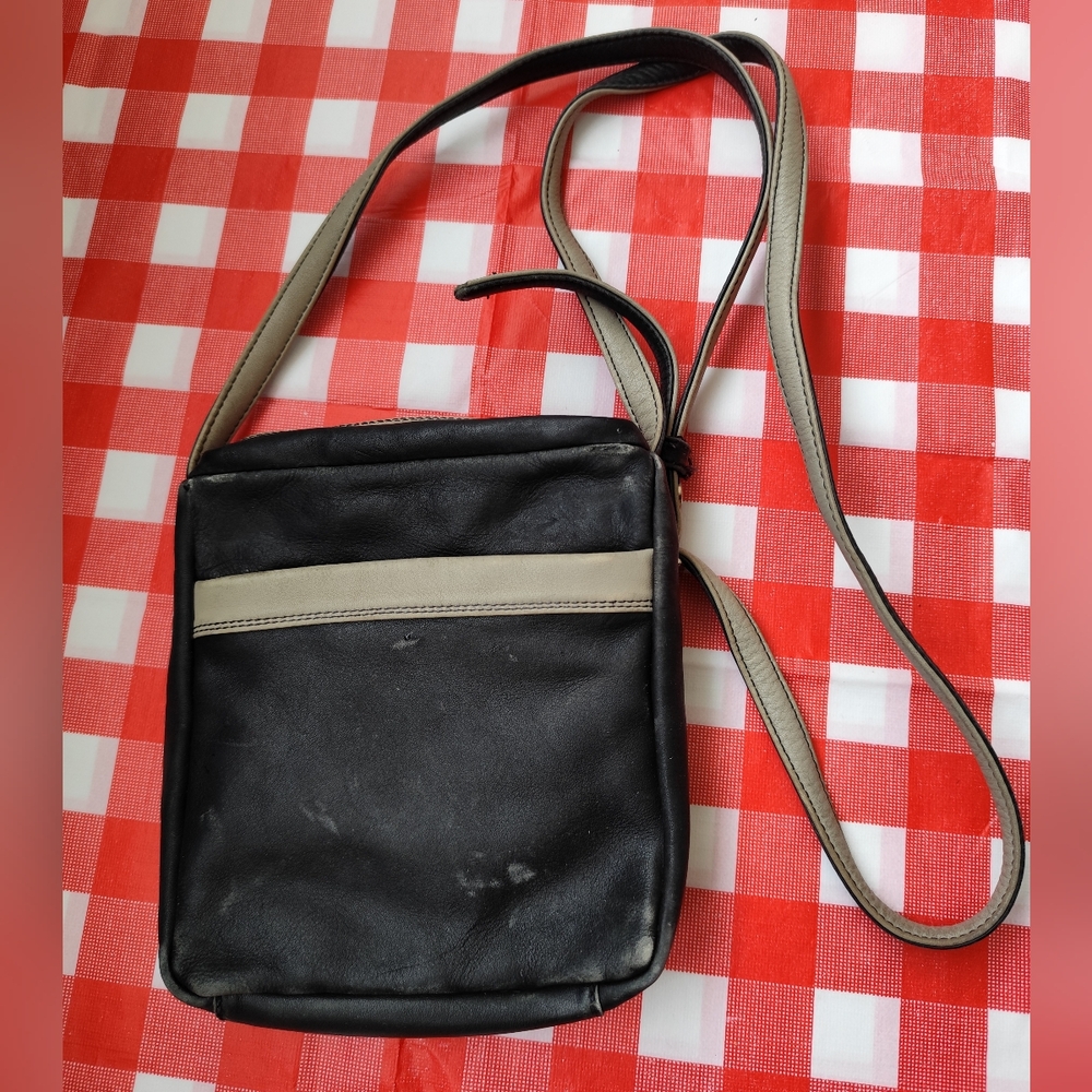 3/$25💙Derek Alexander Small Black and Beige Cross Body Bag